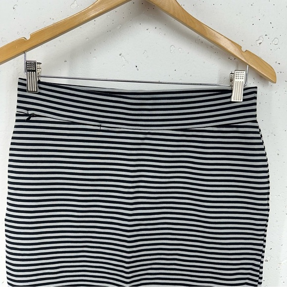 Toad&Co Women's Size Small Paseo Black Gray Striped Stretch Skirt - Picture 6 of 14